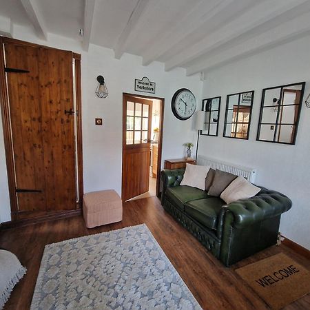 Black Cat Cottage - Central Pickering Grade 2 Listed Cottage 외부 사진