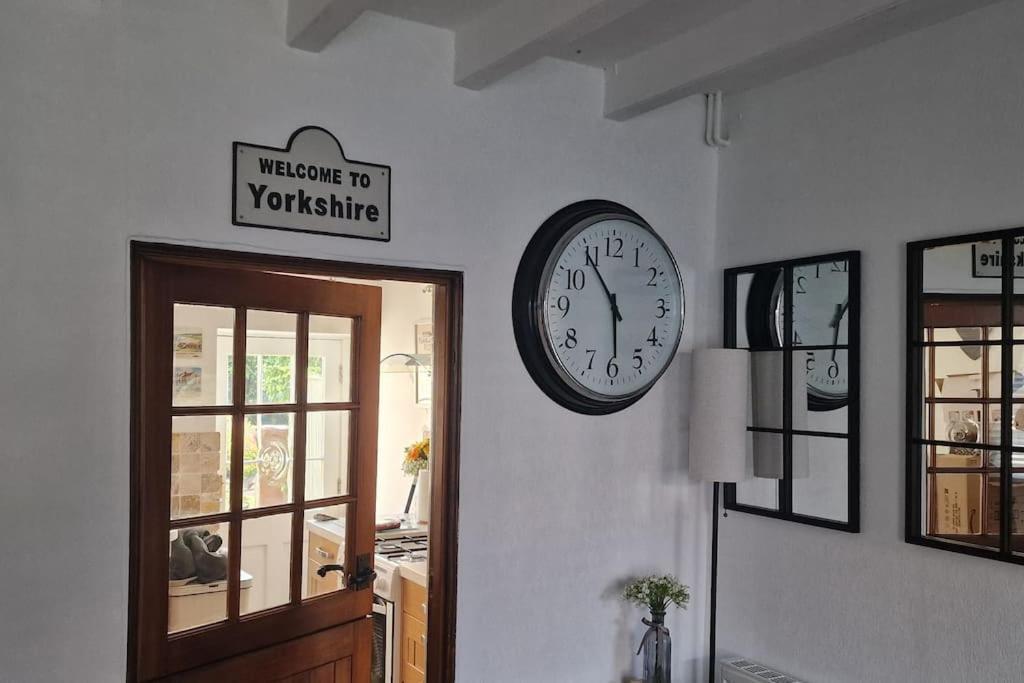 Black Cat Cottage - Central Pickering Grade 2 Listed Cottage 외부 사진
